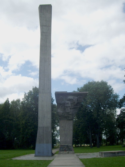 памятник военнопленным в Саласпилсе