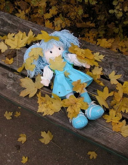 Маринина. Брошенная кукла с оторванными ногами